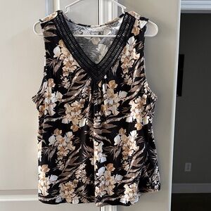 Croft & Barrow Black Floral V-Neck Sleeveless Top